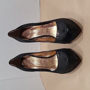 BCBGeneration, Size 6, BG-Parade, Black Snakeskin Embossed Platform Heels, EUC